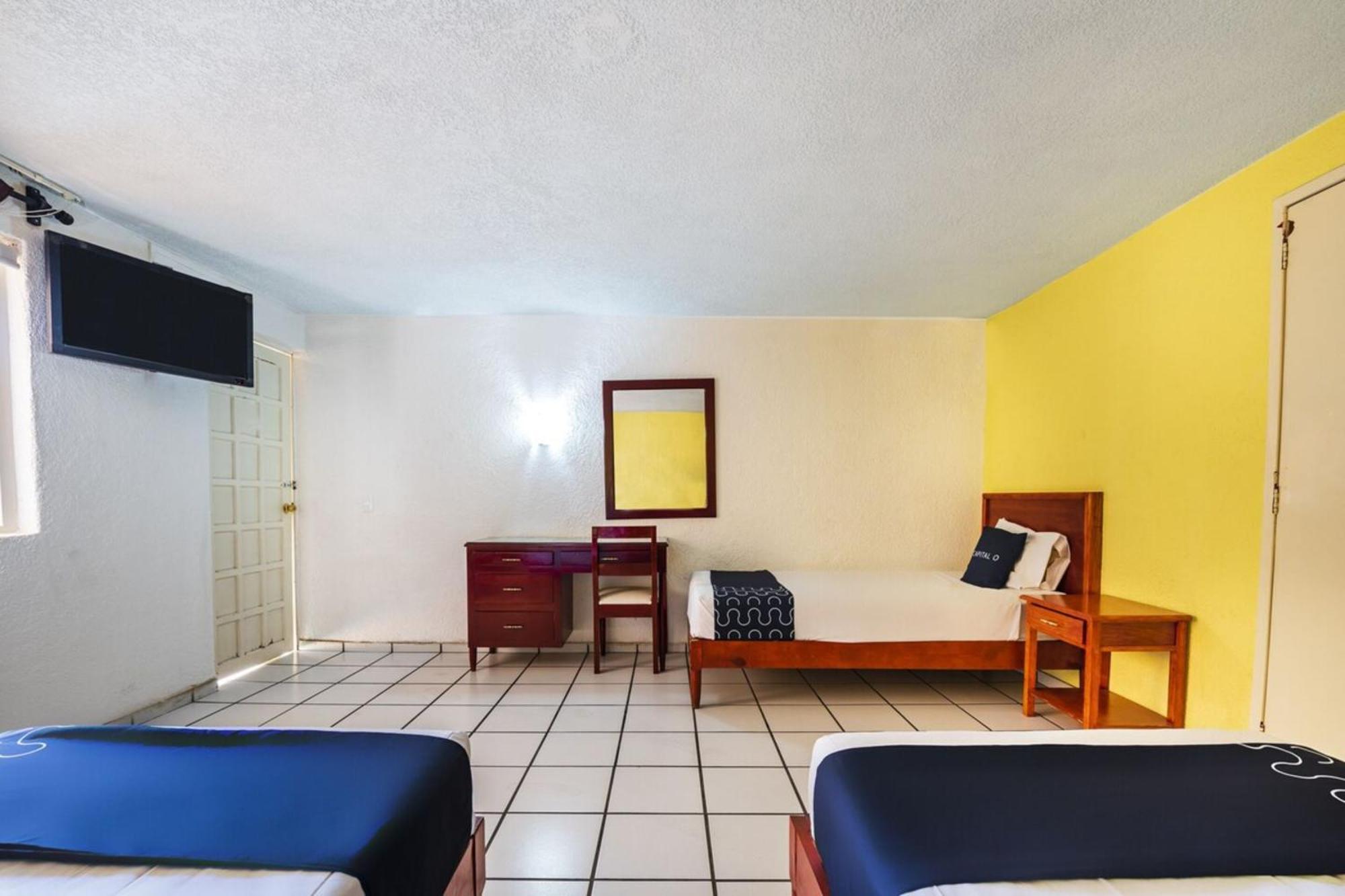 Hotel Capital O Colón, Ciudad Guzmán Jalisco Esterno foto