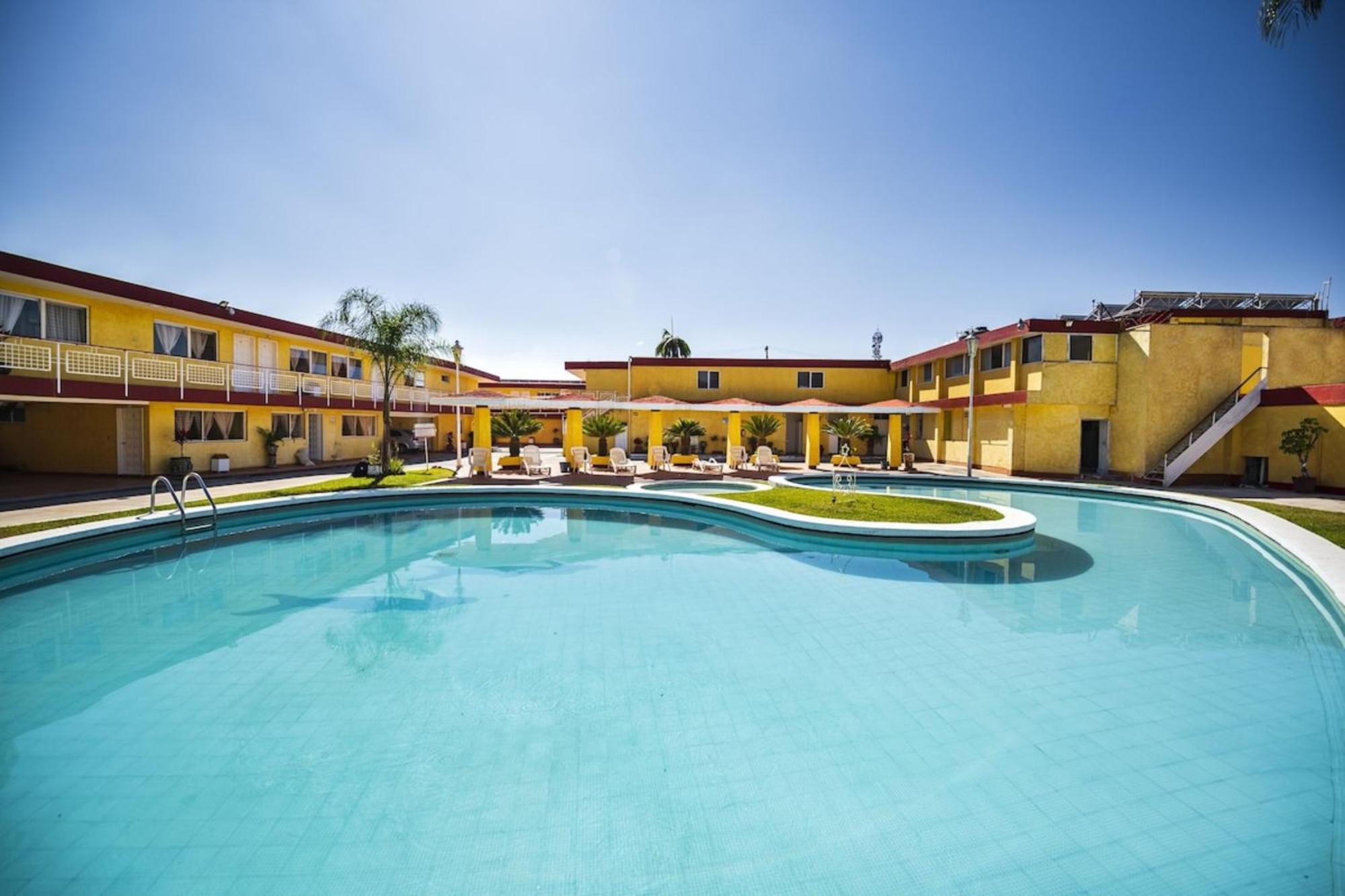 Hotel Capital O Colón, Ciudad Guzmán Jalisco Esterno foto