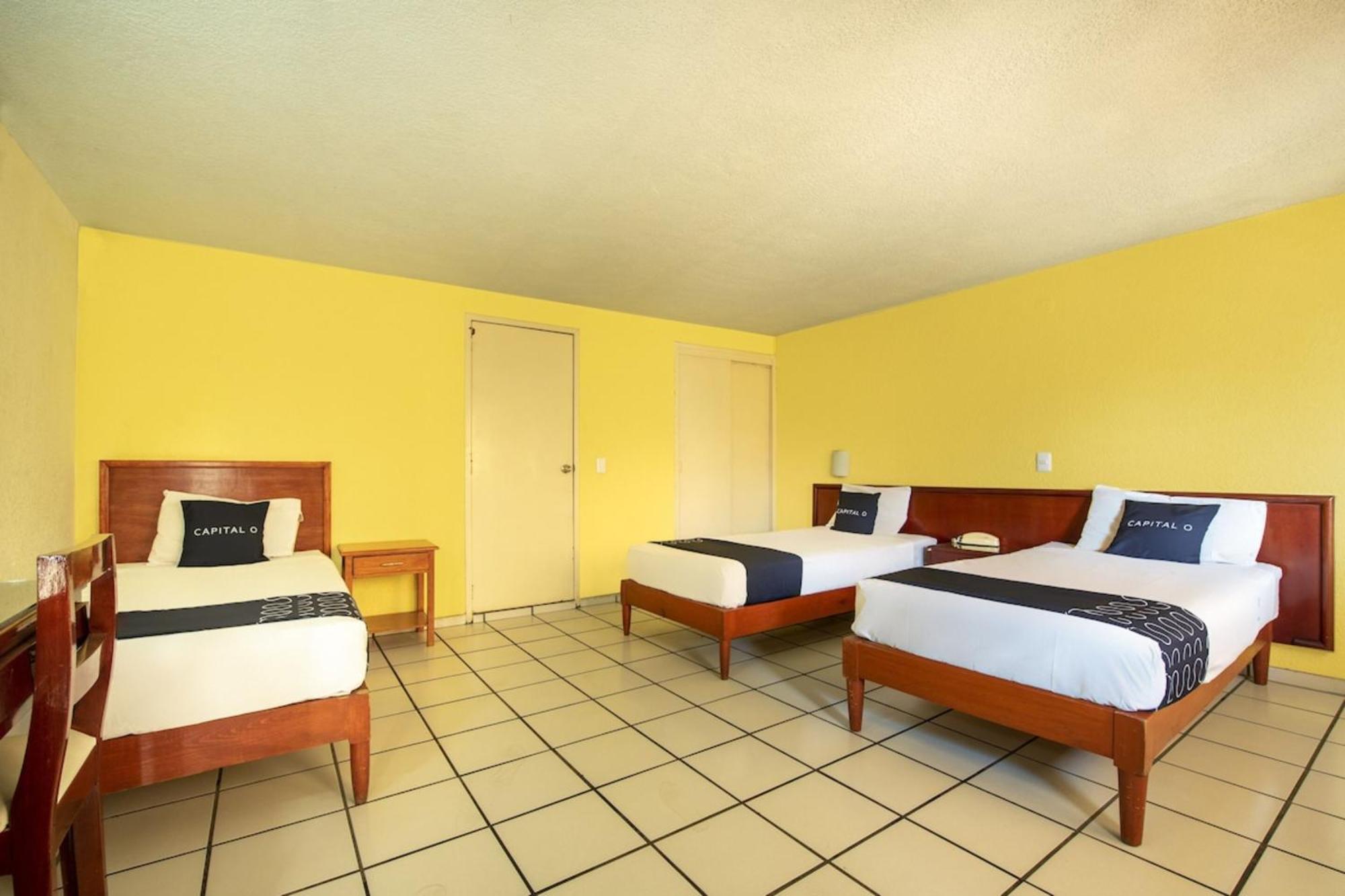 Hotel Capital O Colón, Ciudad Guzmán Jalisco Esterno foto