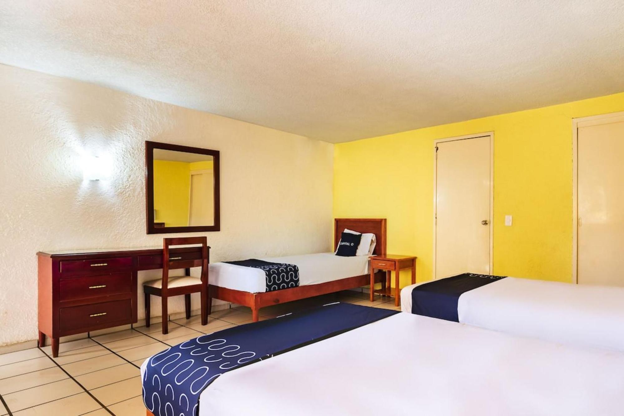Hotel Capital O Colón, Ciudad Guzmán Jalisco Esterno foto