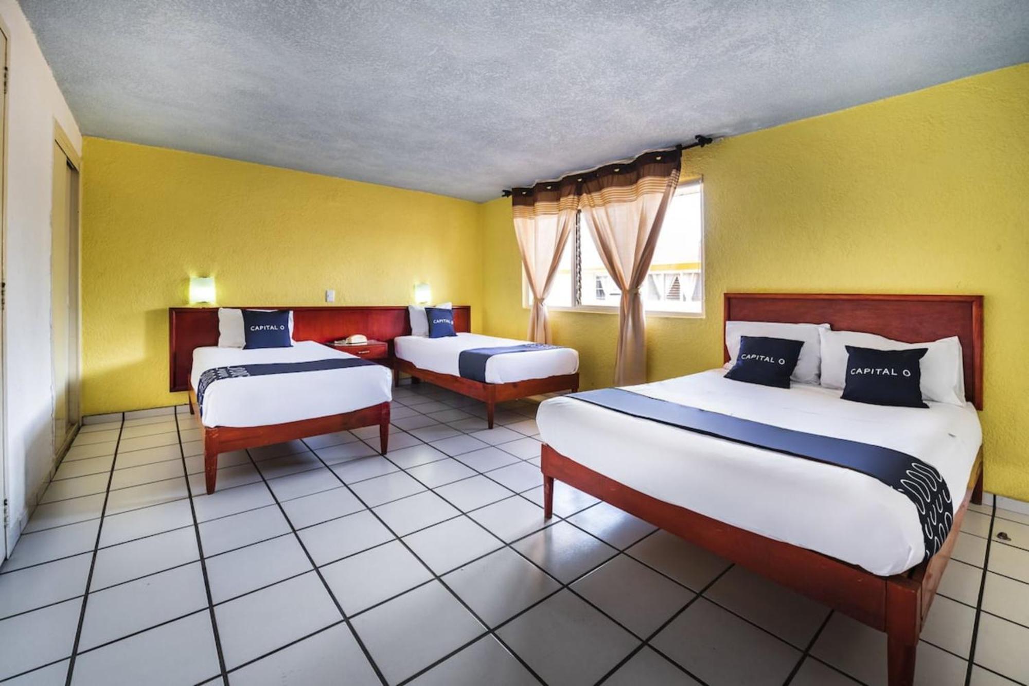Hotel Capital O Colón, Ciudad Guzmán Jalisco Esterno foto