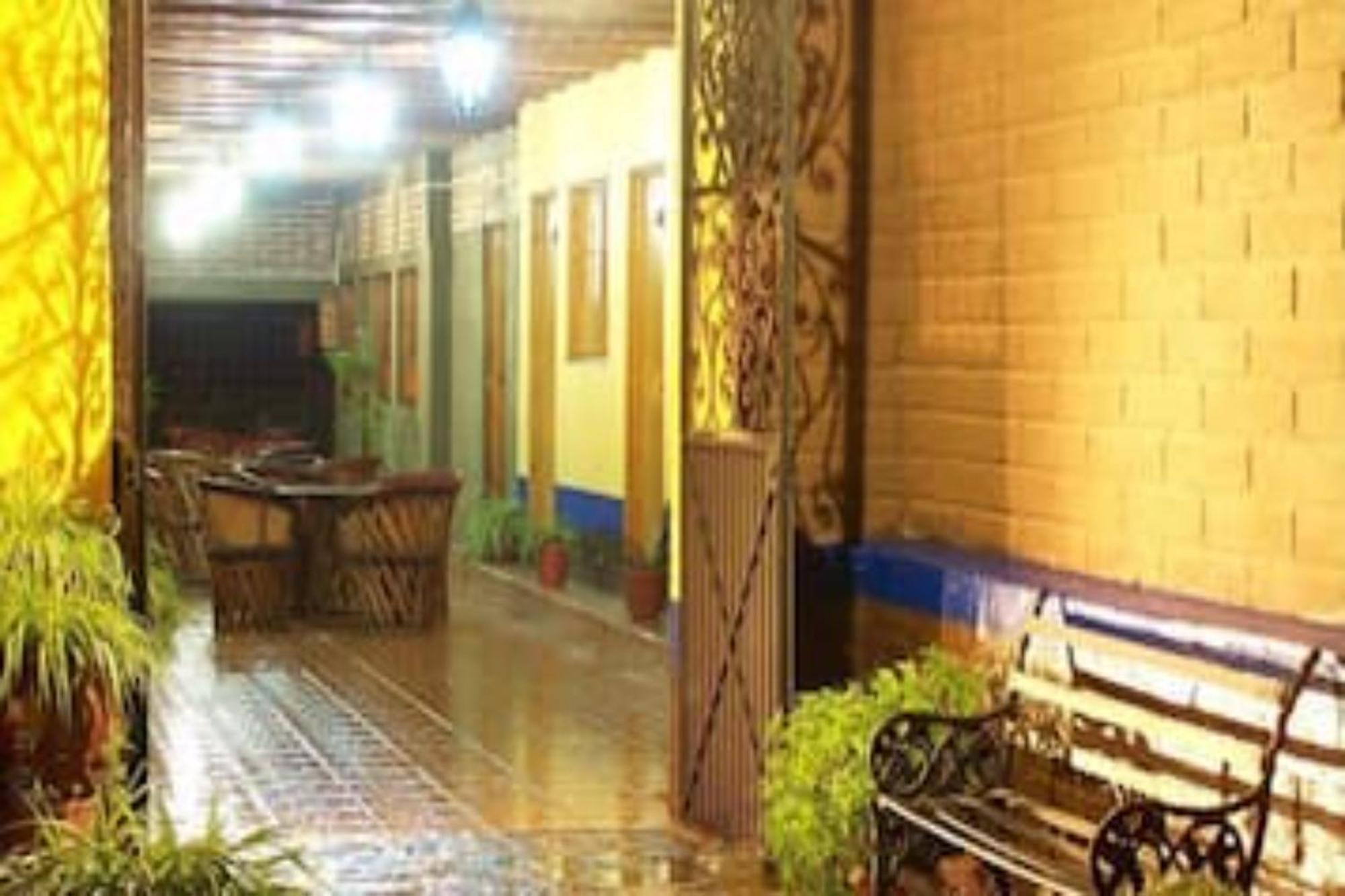 Hotel Capital O Colón, Ciudad Guzmán Jalisco Esterno foto